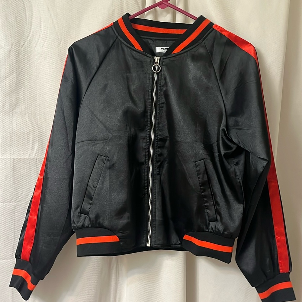 Zeagoo women’s black and red size S zip up bomber jacket.